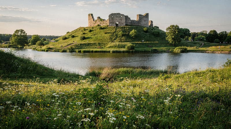 Viljandi : ruines de château, musique folk et l'Estonie au naturel